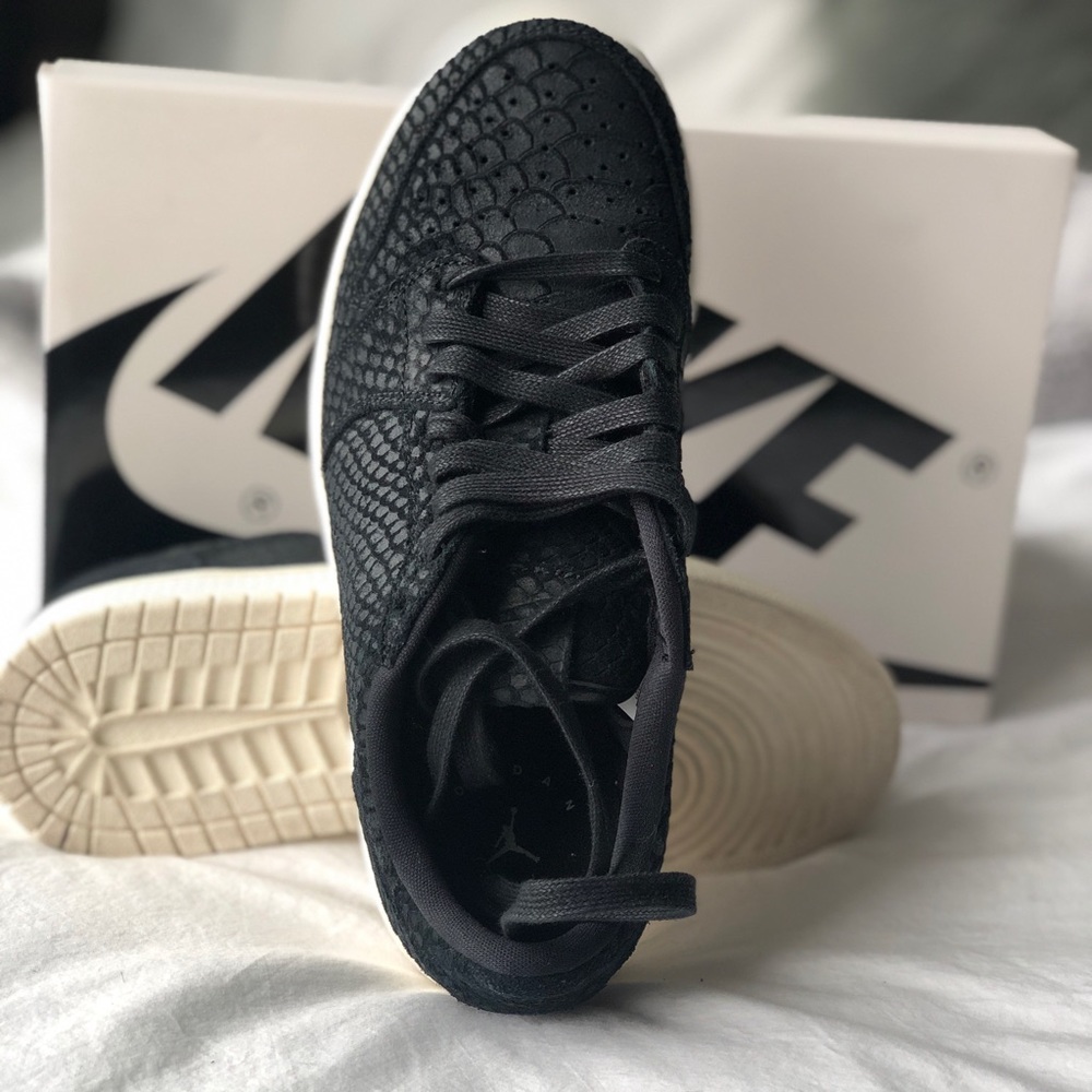 Nike Women’s Air Jordan 1 RE